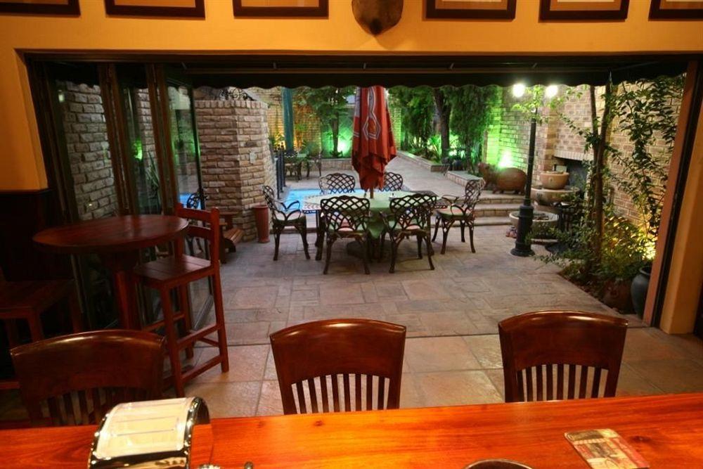 Le Cozmo Guesthouse Йоханнесбург Экстерьер фото