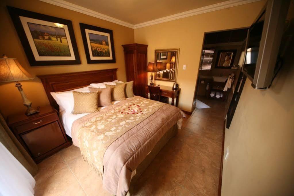 Le Cozmo Guesthouse Йоханнесбург Экстерьер фото