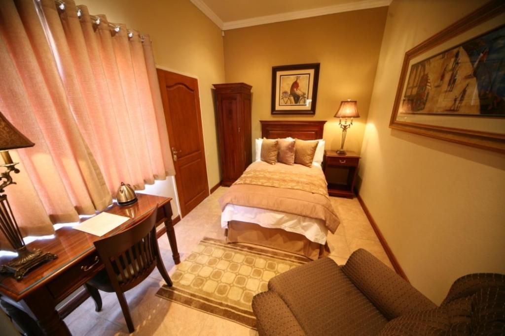 Le Cozmo Guesthouse Йоханнесбург Экстерьер фото